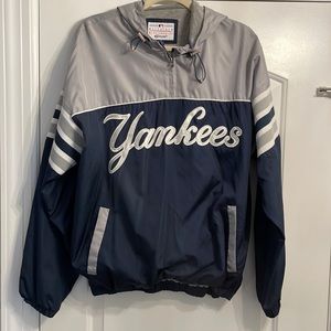 Woman’s Yankees Medium Light Jacket with Hood